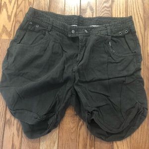 Linen army green shorts